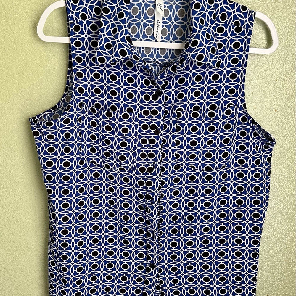 NY collection Women’s size L print pattern design blouse. V-neck sleeveless top
